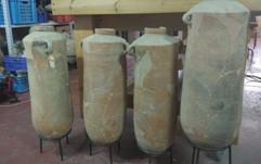 Des poteries phniciennes reconstitues provenant de Tel Shiqmona. (Crdit : Universit de Hafa)